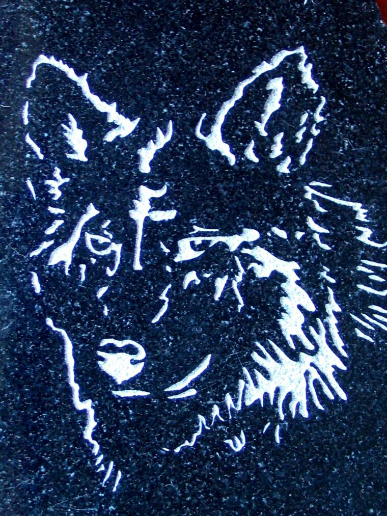 ETCHED GRANITE WOLF